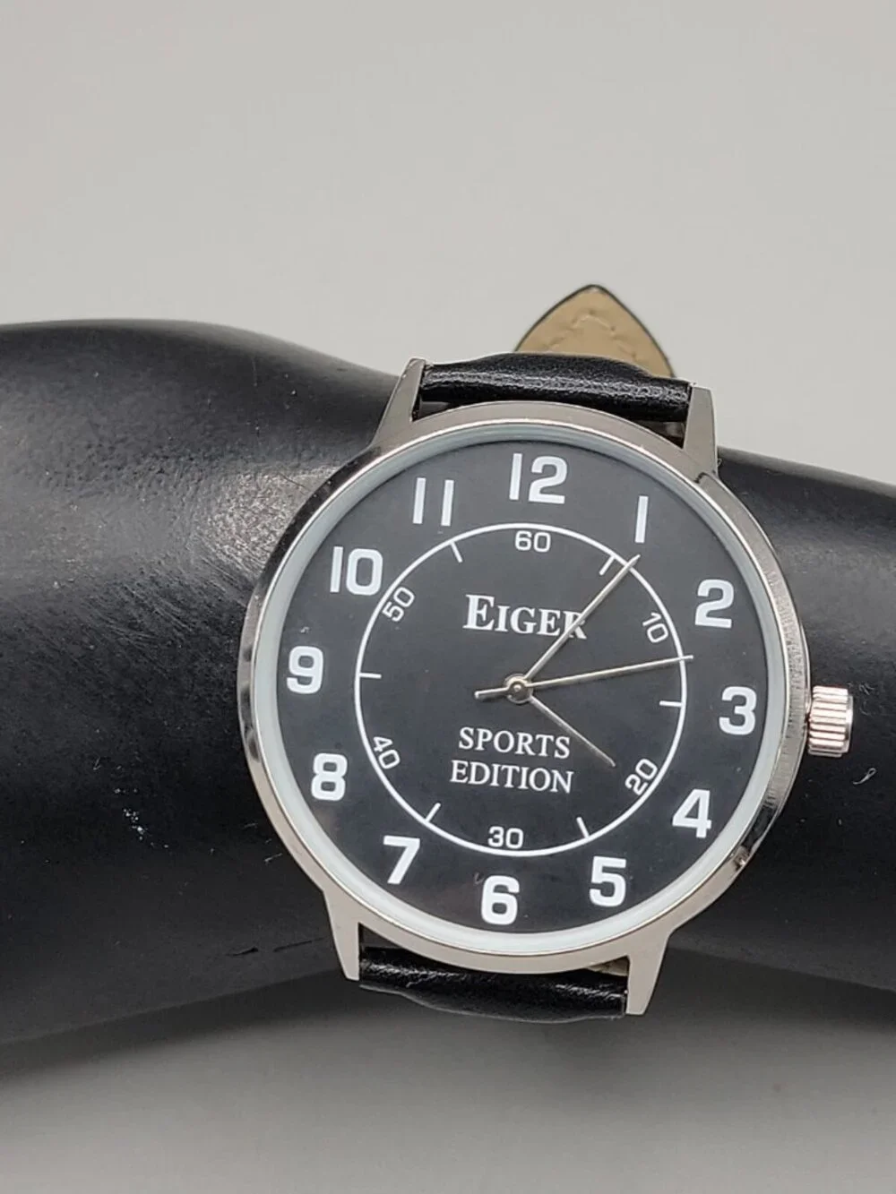 Eiger Mens Watch Sports Edition Quartz  Large 41mm Dial 8.5